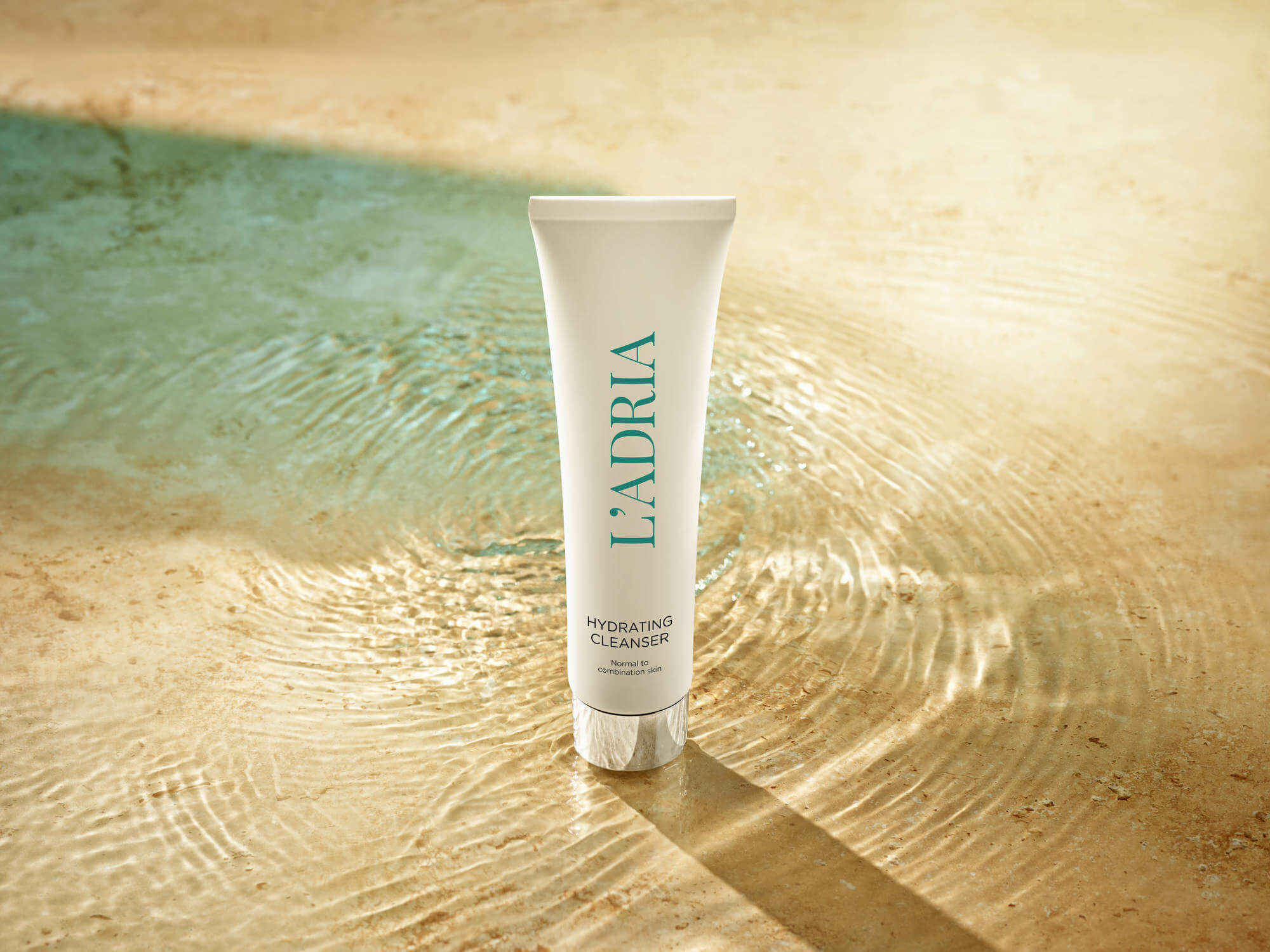 Ladria Hydrating Cleanser u morskoj vodi